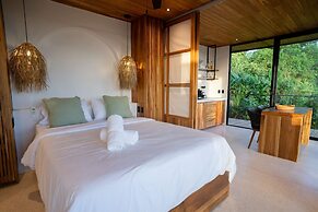 Chic 1BR Escape Breathtaking Balcony Views