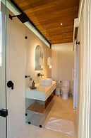 Chic 1BR Escape Breathtaking Balcony Views