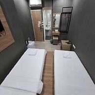 Spacious Twin Escape Deluxe Comfort for Two