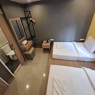 Spacious Twin Escape Deluxe Comfort for Two