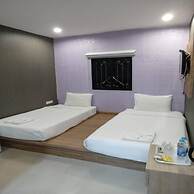 Spacious Twin Escape Deluxe Comfort for Two