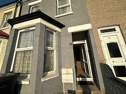 Croydon Dream House on Lancing Road
