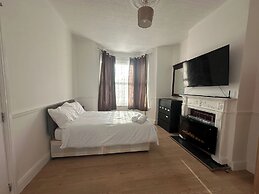 Croydon Dream House on Lancing Road