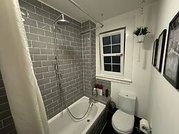Stirling Haven: Charming 3B Apt In City Centre