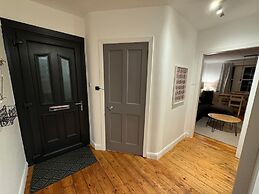 Stirling Haven: Charming 3B Apt In City Centre