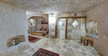 AGES IN CAPPADOCIA PREMIUM SUIT