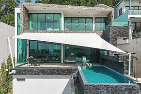4BRHilltop Villa Pool Views Jacuzzi V203
