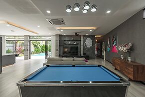 3BR Near Beach Tub & Pool Table V204
