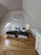 2 Bed Apartment - Sleeps 4 - Parking - Wifi