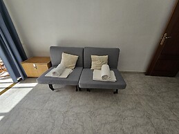 City Apartment With Pool Access