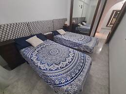 City Apartment With Pool Access