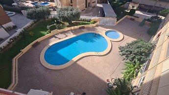 City Apartment With Pool Access