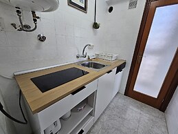 City Apartment With Pool Access