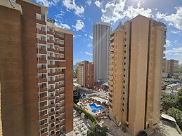City Apartment With Pool Access
