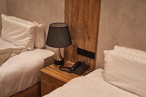 New Gold's Pyramids Hotel