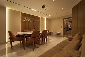 New Gold's Pyramids Hotel