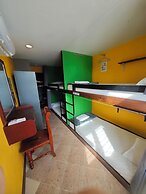 THE FUNKY MONKEY HOSTEL - 18 to 40 only