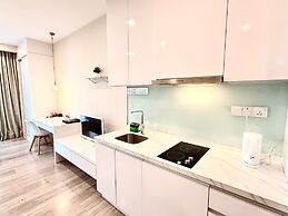 CRYSTAL SUITES AT RAMADA HOTEL
