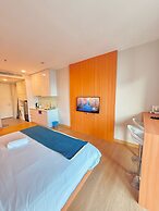 CRYSTAL SUITES AT RAMADA HOTEL