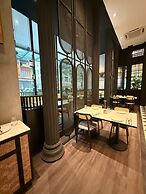 CRYSTAL SUITES AT RAMADA HOTEL
