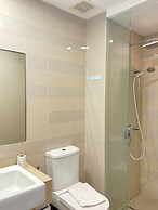 CRYSTAL SUITES AT RAMADA HOTEL