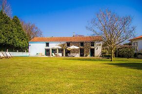 Liiiving in Ofir Manor Pool House