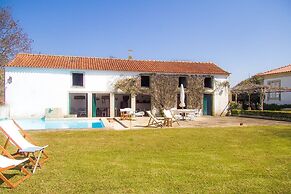 Liiiving in Ofir Manor Pool House