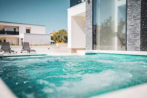 Villa Just be Happy by Trawelltopia