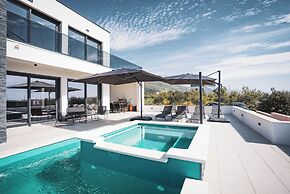 Villa Just be Happy by Trawelltopia
