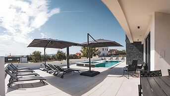 Villa Just be Happy by Trawelltopia