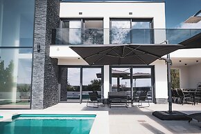 Villa Just be Happy by Trawelltopia