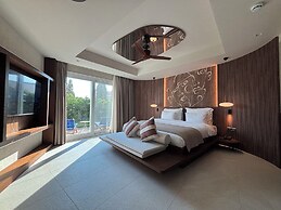 Mavilu Luxury Hotel