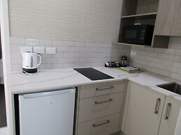 Valmai House & Motel