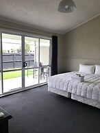 Valmai House & Motel