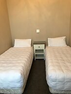 Valmai House & Motel