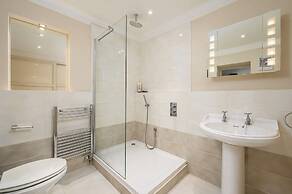 Elegant 3-Bedroom Flat in West End