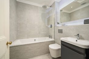 Elegant 3-Bedroom Flat in West End