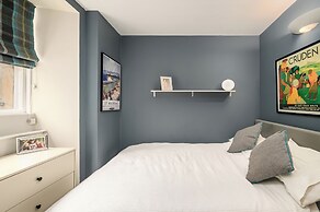 Elegant 3-Bedroom Flat in West End