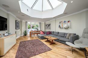 Elegant 3-Bedroom Flat in West End