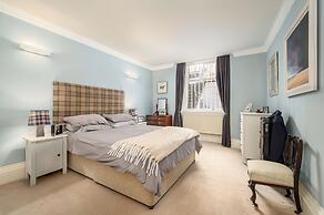 Elegant 3-Bedroom Flat in West End