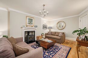 Elegant 3-Bedroom Flat in West End
