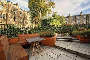 Elegant 3-Bedroom Flat in West End