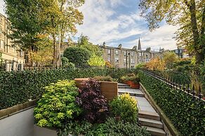 Elegant 3-Bedroom Flat in West End