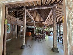 Eyang Residence Limasan Kebon Dalem