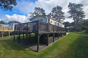 Cariad Bach 64 Dinas Cross