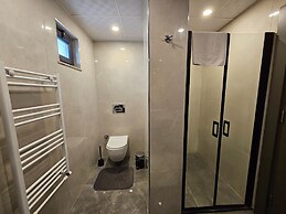 Professionally Maintained Spacious New Suites 2-1