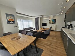 Professionally Maintained Spacious New Suites 2-1