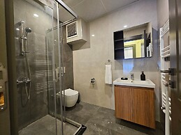 Professionally Maintained Spacious New Suites 2-3