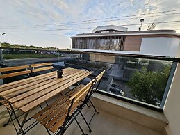 Professionally Maintained Spacious New Suites 2-3