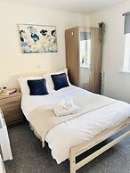 Spacious and Comfortable 2-bed Flat